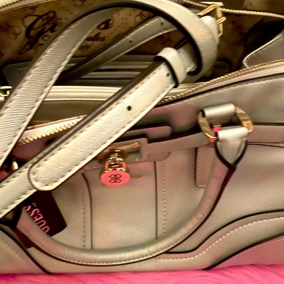 Guess Iridescent Bag NWT - Picture 7 of 9